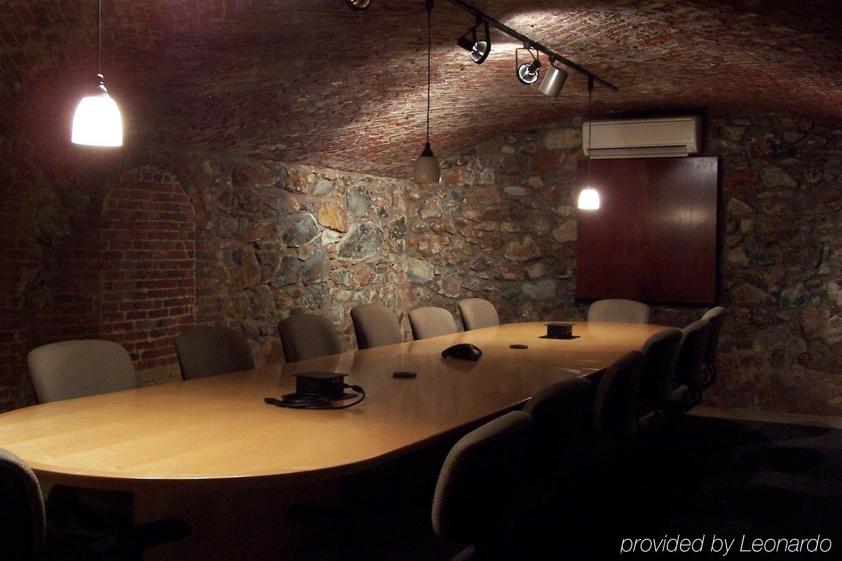 Grass Valley Courtyard Suites Удобства фото